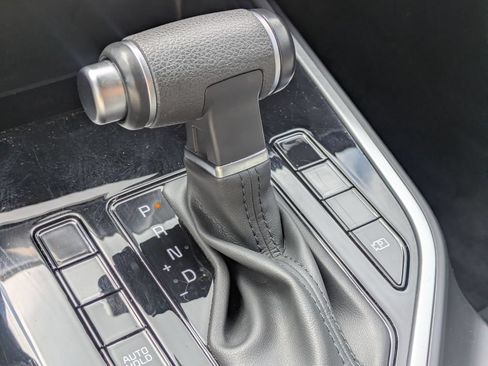 Used 2025 Kia Niro LX FWD image 17