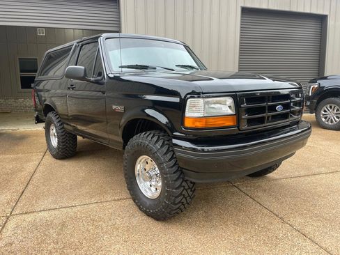 Used 1995 Ford Bronco XLT AWD/4WD image 4