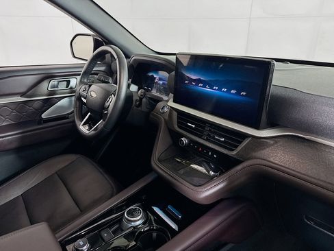 Used 2025 Ford Explorer Platinum w/ LUX Leather Package image 28