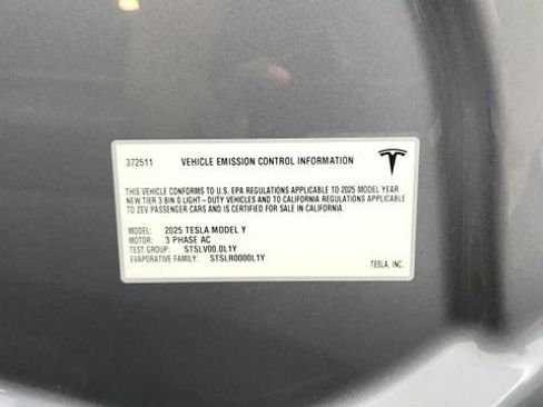 Used 2025 Tesla Model Y Long Range RWD image 72
