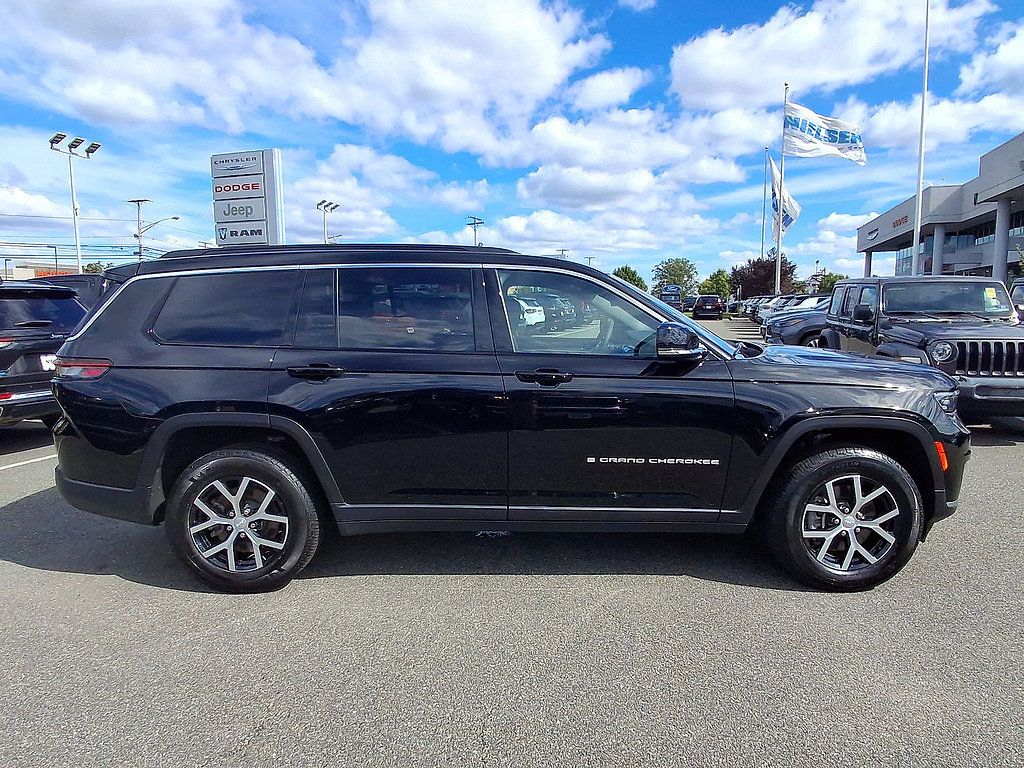 Used 2025 Jeep Grand Cherokee L Limited AWD/4WD image 32