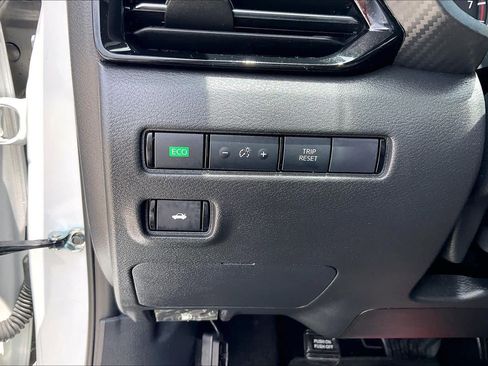 Used 2025 Nissan Sentra SR w/ SR Premium Package FWD image 15