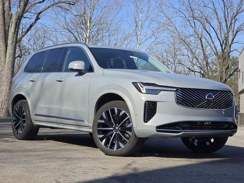 Used 2025 Volvo XC90 B5 Plus w/ Protection Package image 2