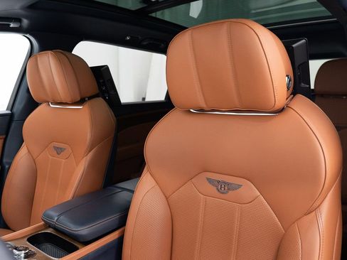 Used 2023 Bentley Bentayga Extended Wheelbase AWD/4WD image 16