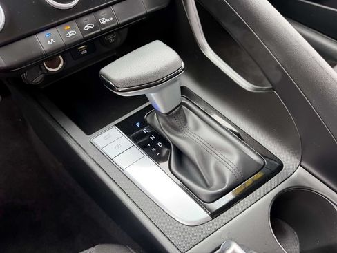 Certified 2023 Hyundai Elantra SE FWD image 19