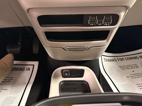 Used 2024 Chrysler Pacifica Touring-L FWD image 17