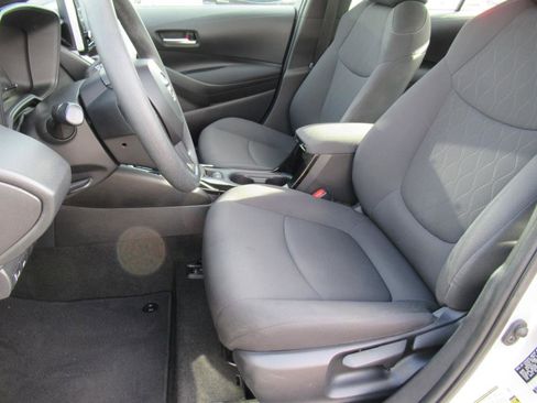 Used 2020 Toyota Corolla LE image 16