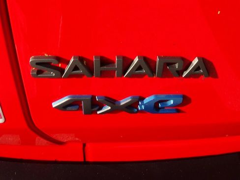 Used 2025 Jeep Wrangler Unlimited Sahara AWD/4WD image 10