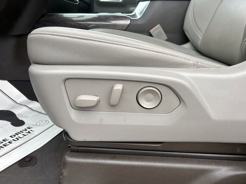 Used 2024 Chevrolet Silverado 2500 LTZ w/ LTZ Convenience Package image 16