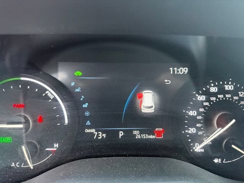 Used 2026 Toyota Sienna XLE FWD image 5