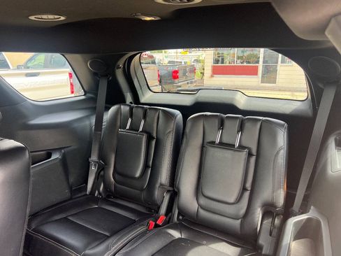 Used 2018 Ford Explorer Limited w/ Equipment Group 301A AWD/4WD image 19