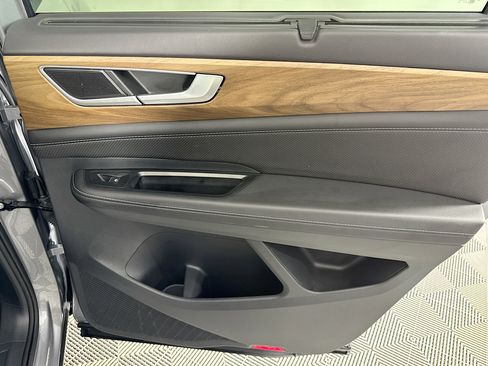 Used 2025 Volkswagen Atlas SE FWD image 27