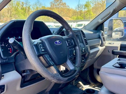 Used 2019 Ford F250 XL w/ Power Equipment Group RWD image 16