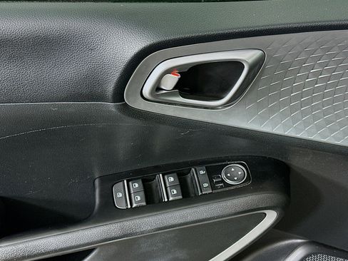 Used 2025 Kia Soul LX w/ LX Technology Package image 15