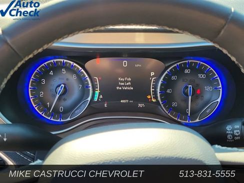 Used 2024 Chrysler Pacifica Limited w/ Uconnect Theater Family Group FWD image 12