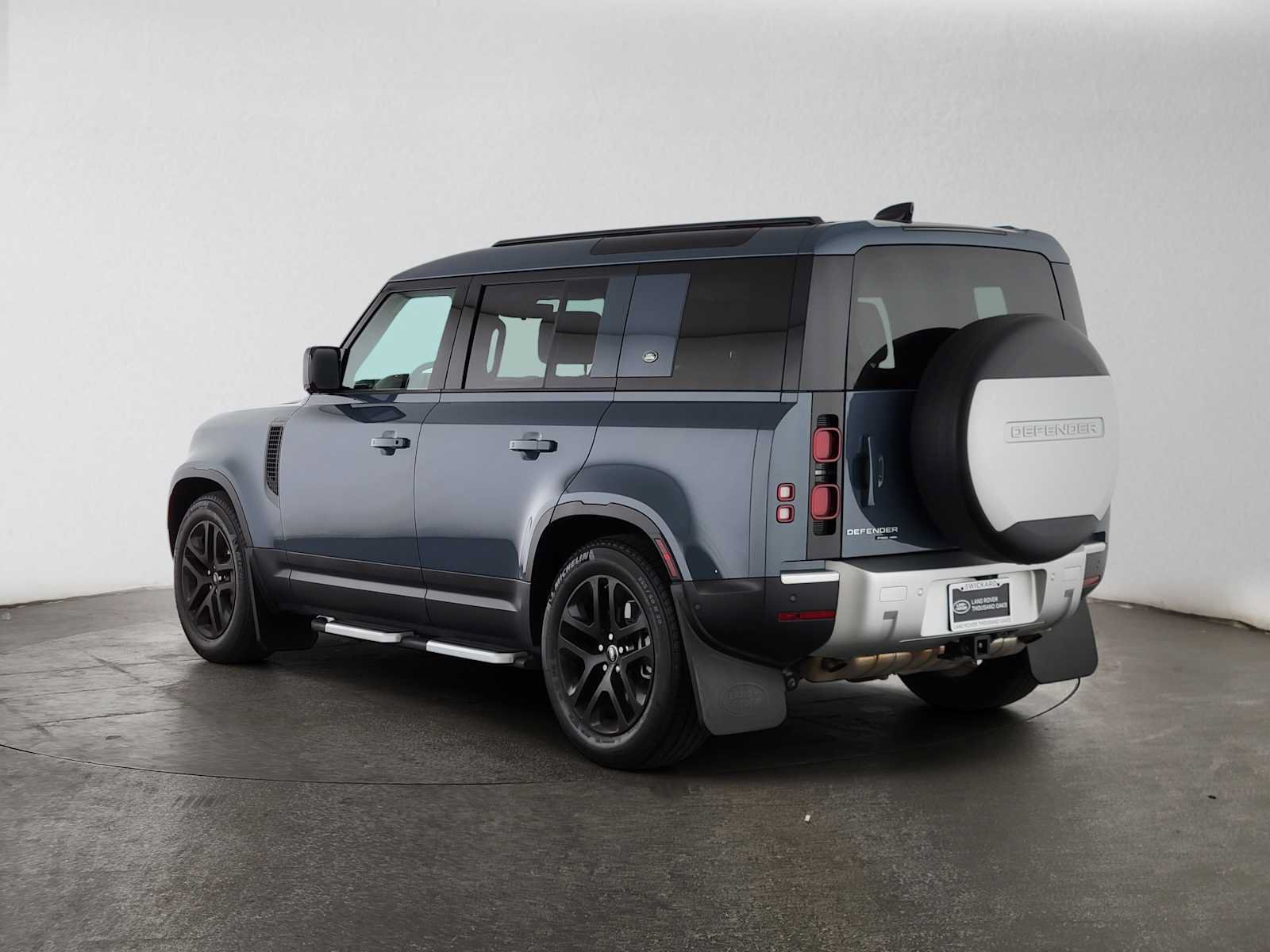 Used 2020 Land Rover Defender 110 HSE AWD/4WD image 3
