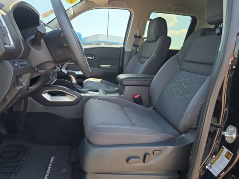 Used 2025 Nissan Frontier SV w/ SV Convenience Package RWD image 10