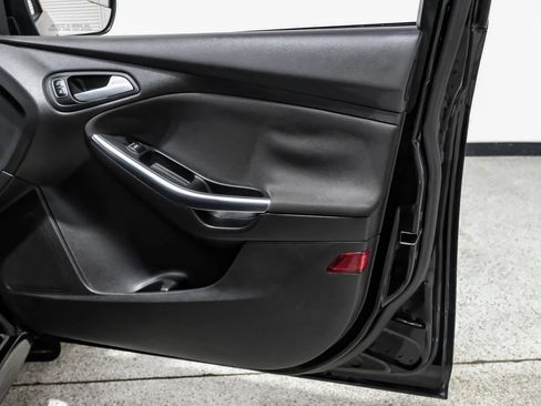 Used 2017 Ford Focus ST FWD image 39