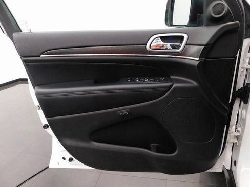 Used 2018 Jeep Grand Cherokee Limited image 27