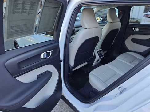 Certified 2023 Volvo XC40 B5 Ultimate w/ Protection Package Premier image 15