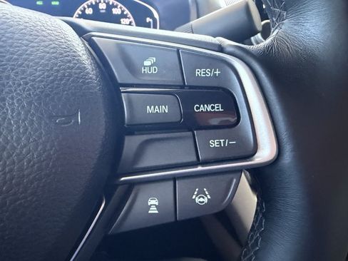 Used 2018 Honda Accord Touring image 18