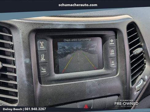 Used 2015 Jeep Cherokee Latitude FWD image 23