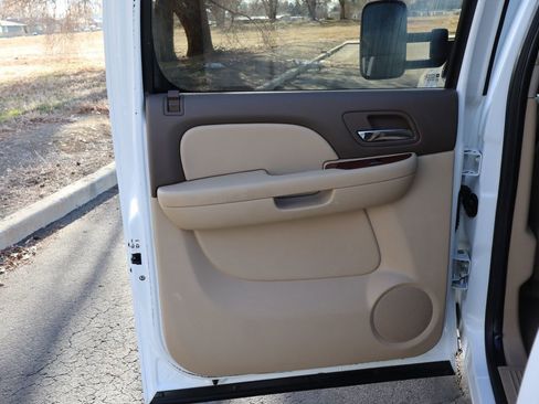 Used 2010 Chevrolet Silverado 2500 LTZ w/ Suspension Package, Off-Road image 24