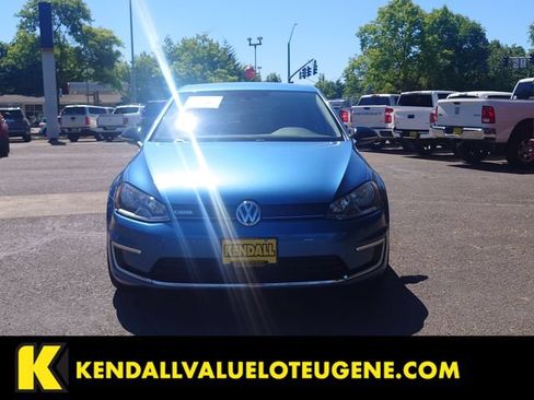Used 2016 Volkswagen e-Golf SE w/ DC Fast Charging Package FWD image 8
