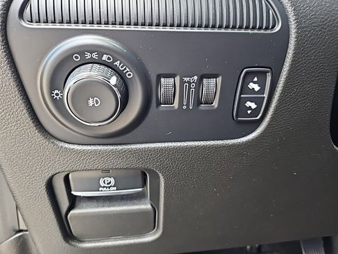 Used 2024 Jeep Wagoneer L Series III w/ Flexible Seating Group image 19