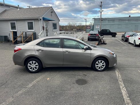 Used 2014 Toyota Corolla LE image 6