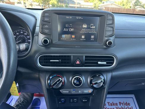 Used 2020 Hyundai Kona SE image 11