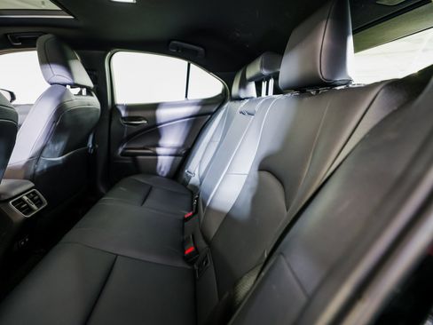 Used 2019 Lexus UX 250h w/ Premium Package image 24