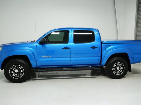 Used 2011 Toyota Tacoma PreRunner w/ SR5 Pkg #2 image 7
