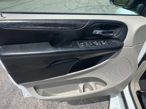 Used 2018 Dodge Grand Caravan SE FWD image 9