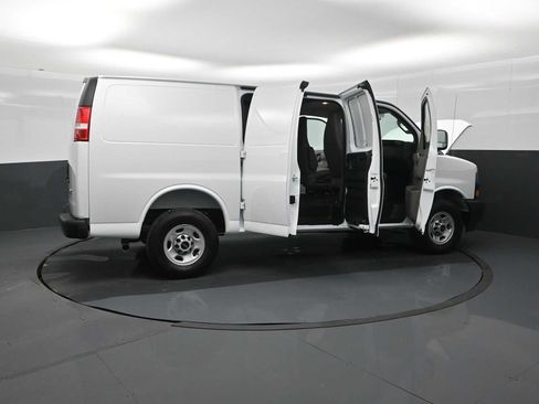 New 2026 GMC Savana 3500 w/ Driver Convenience Package RWD image 28