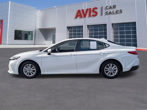Used 2025 Toyota Camry LE image 10