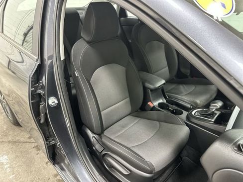 Used 2022 Kia Forte LXS FWD image 23