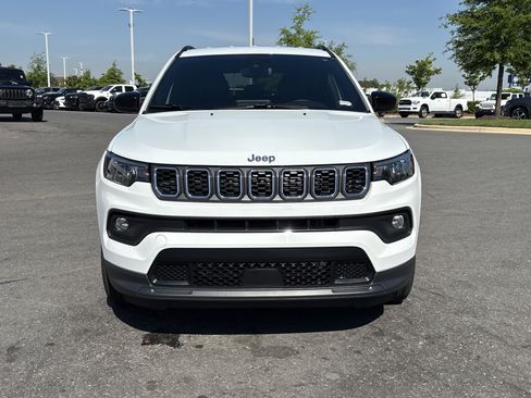 Certified 2025 Jeep Compass Latitude image 3