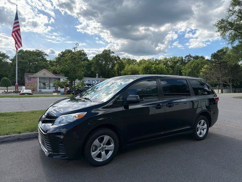 Used 2020 Toyota Sienna L FWD image 7