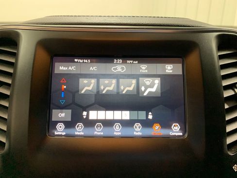 Used 2019 Jeep Cherokee Latitude Plus AWD/4WD image 26