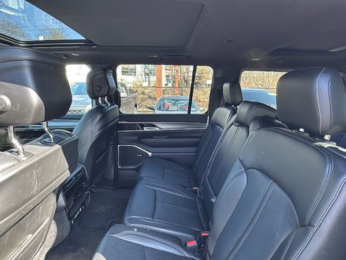 Used 2025 Jeep Wagoneer 4WD w/ Premium Group I image 22