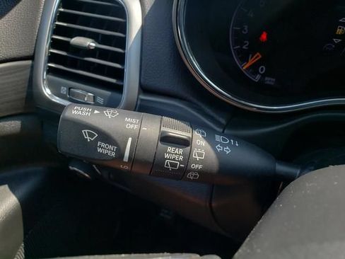 Used 2021 Jeep Grand Cherokee Laredo AWD/4WD image 29