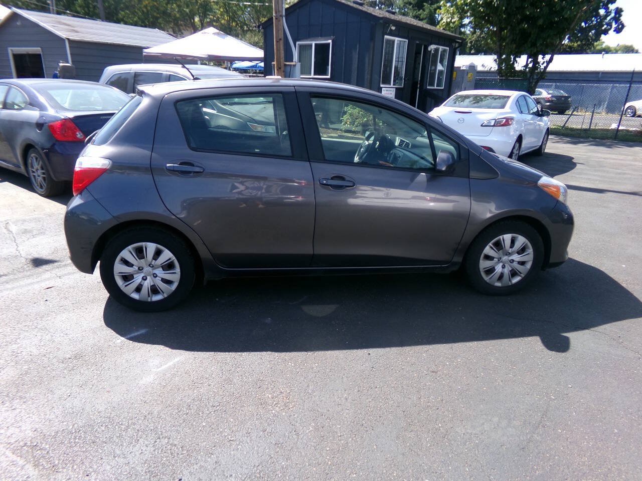 Used 2014 Toyota Yaris LE FWD image 3