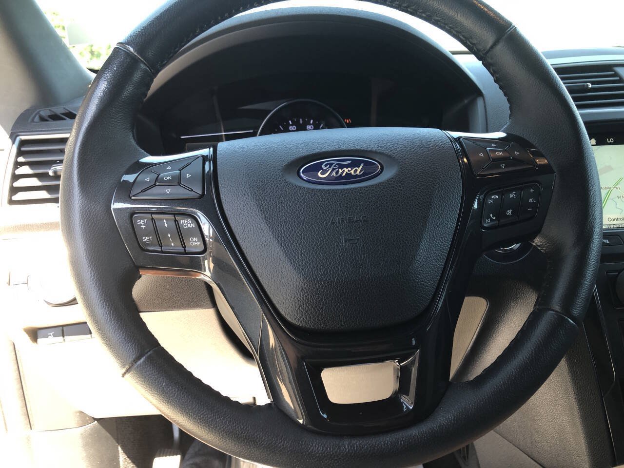 Used 2018 Ford Explorer XLT w/ Equipment Group 202A FWD image 21