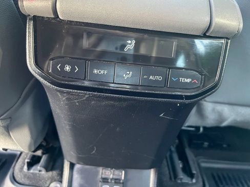 Used 2023 Toyota Highlander XLE FWD image 14