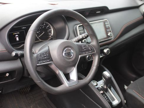 Used 2020 Nissan Kicks SR w/ Exterior Package FWD image 8