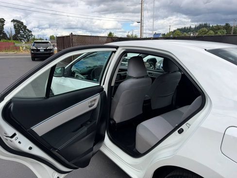 Used 2014 Toyota Corolla LE FWD image 10