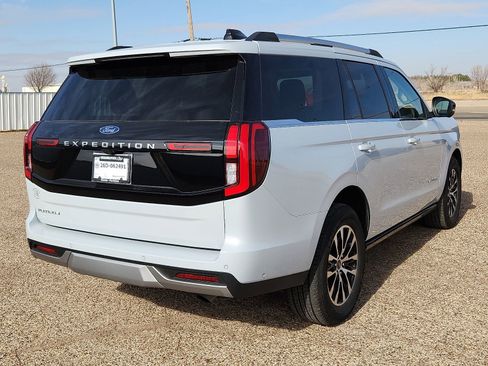 Used 2025 Ford Expedition Platinum AWD/4WD image 4