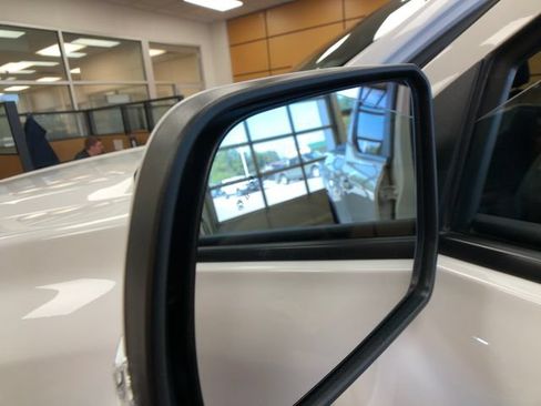 Used 2024 Ford Ranger Lariat w/ FX4 Off-Road Package AWD/4WD image 23