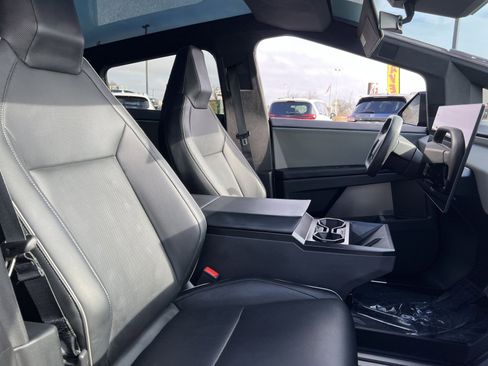 Used 2024 Tesla Cybertruck AWD Crew Cab image 27